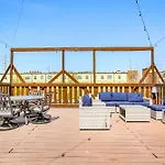 Stylish 4Br Condo In Downtown By Hosteeva