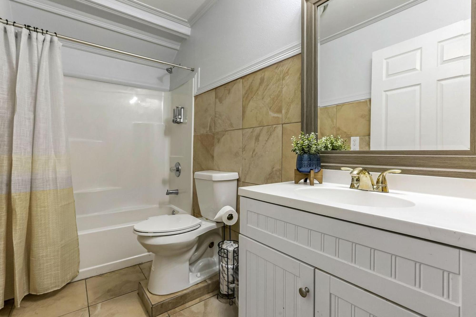 Holiday home Stylish 4br In Downtown By Hosteeva *