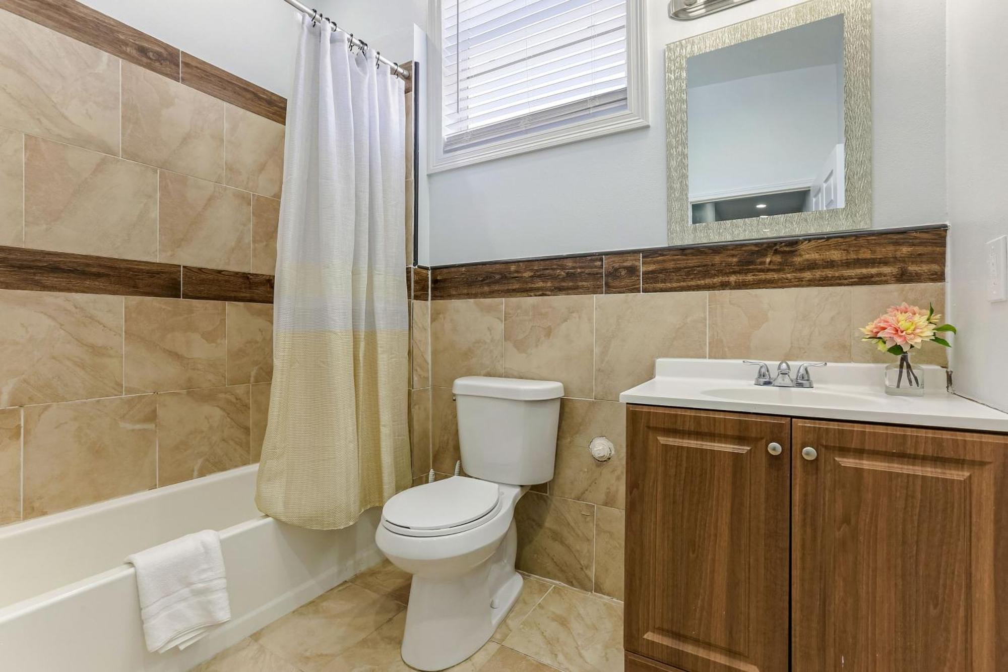 Stylish 4br In Downtown By Hosteeva