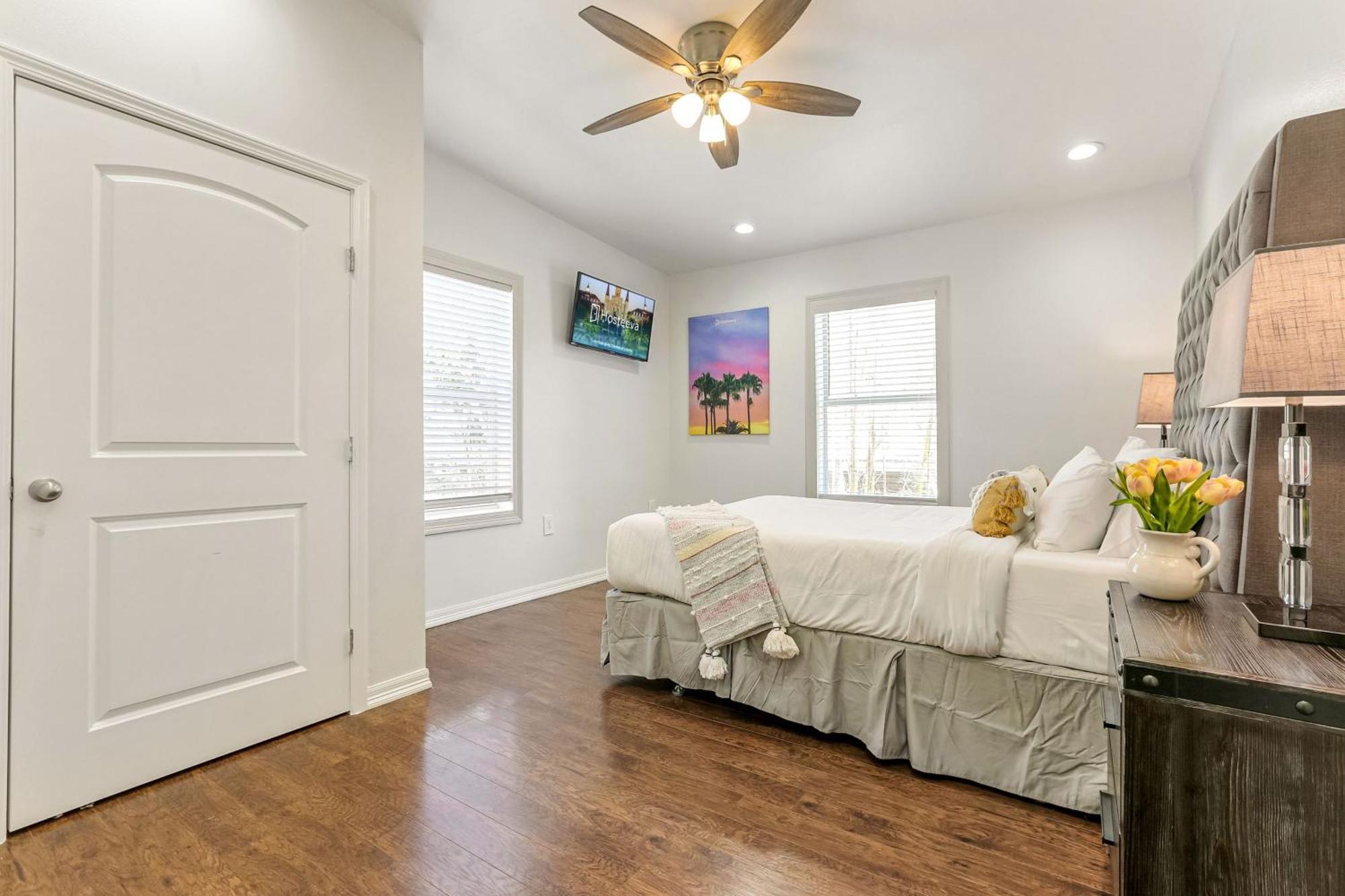 Holiday home Stylish 4br In Downtown By Hosteeva