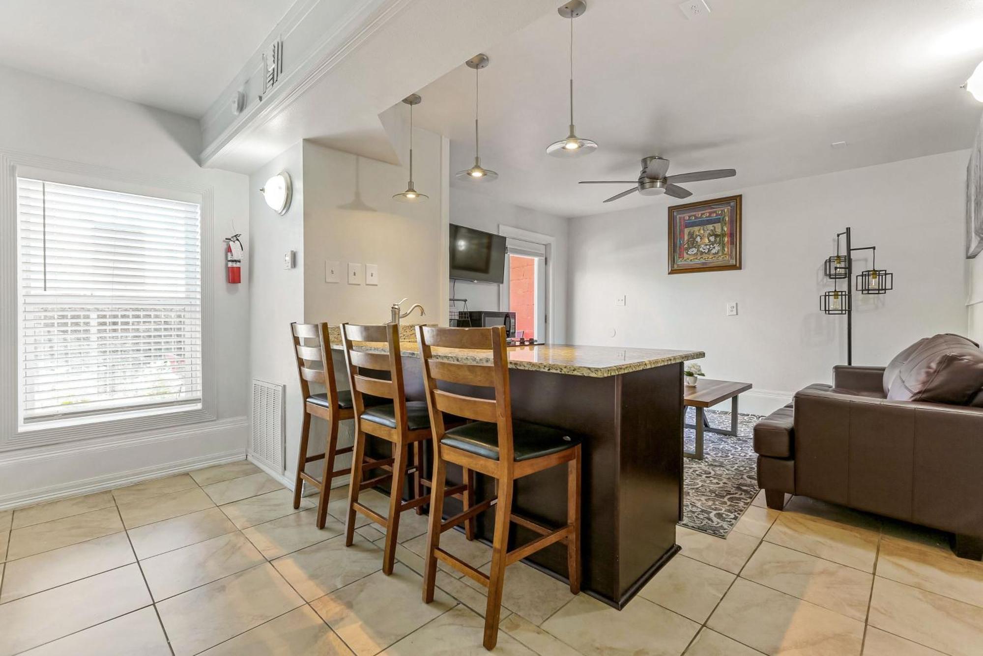 Holiday home Stylish 4br In Downtown By Hosteeva *